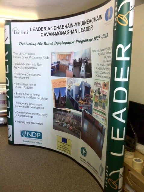 Leader pop up stand